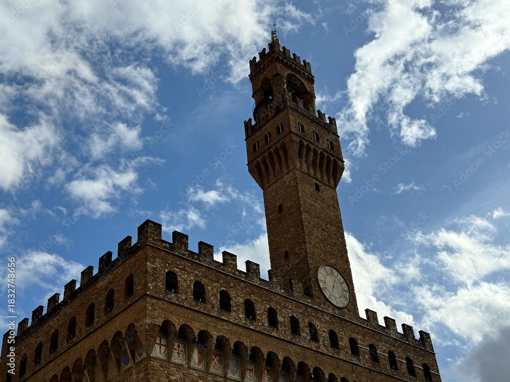 Fototapeta premium Sky clouds over Palazzo vecchio Piazza della Signoria, Florence, Italy.