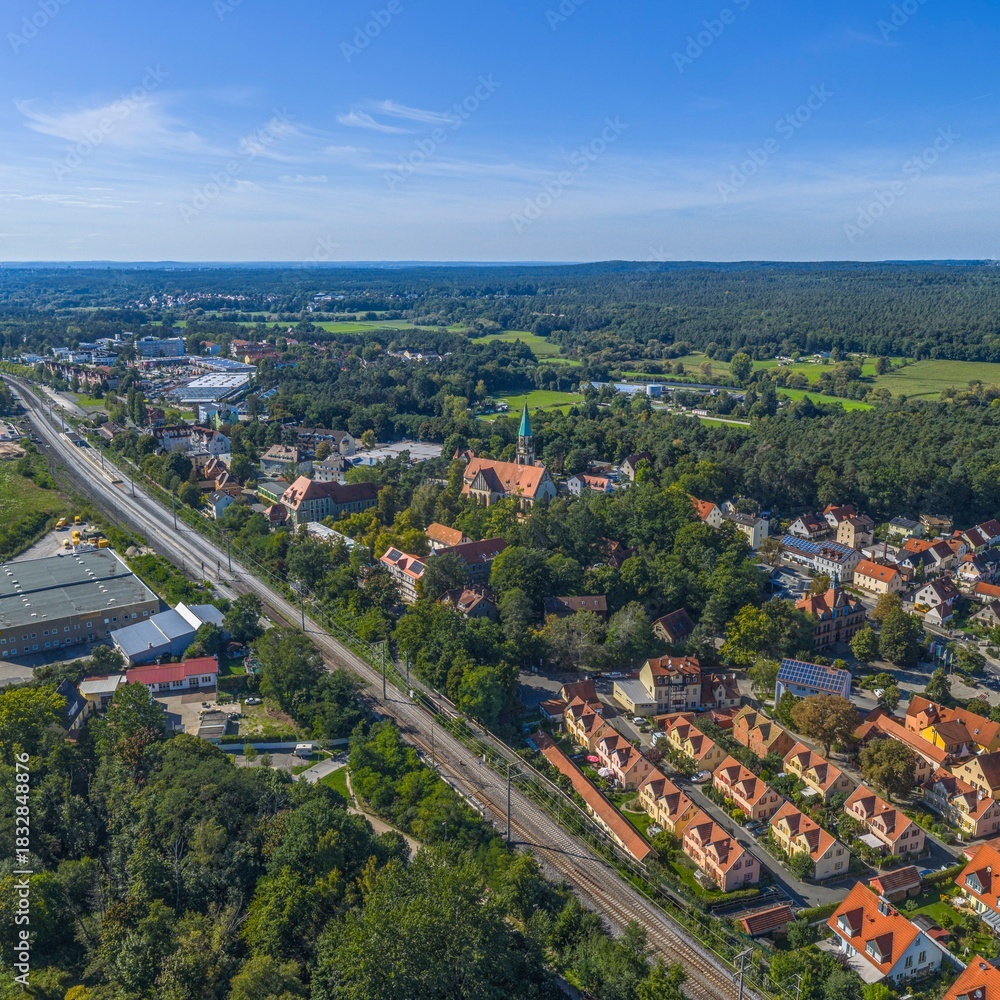 Fototapeta premium Ausblick von oben ins Tal der Pegnitz bei Röthenbach im Nürnberger Land in Mittelfranken