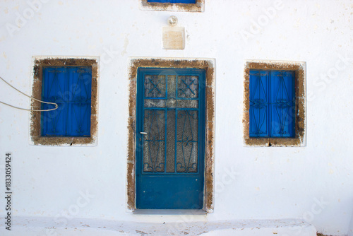 Fototapeta Naklejka Na Ścianę i Meble -  White architecture of Pyrgos town on Santorini island, Greece