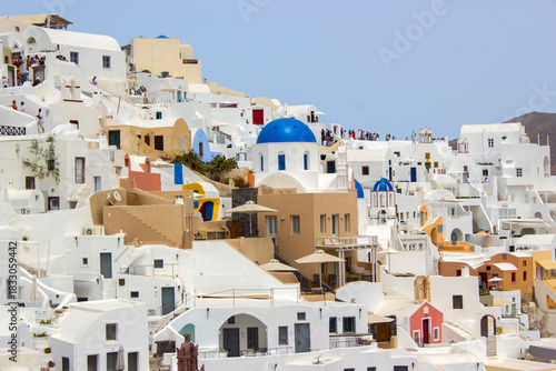 Fototapeta Naklejka Na Ścianę i Meble -  White architecture of Oia town on Santorini island in Greece