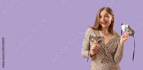 Beautiful young woman holdi...