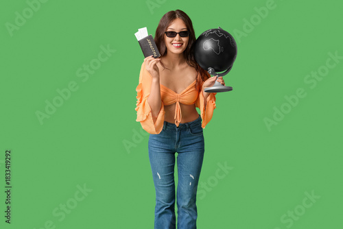 Young Asian woman in sungla...