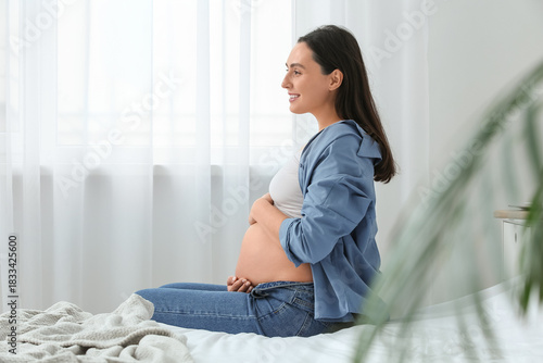 Beautiful young pregnant wo...
