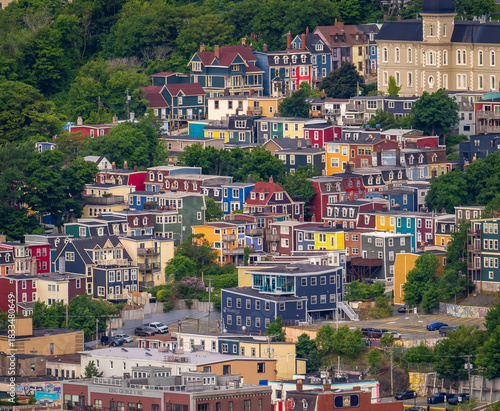 Fotografia Colorful Houses and Hillside View of St
