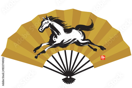 金色の扇に筆で描いたダイナミックに走る馬のモノクロイラスト
