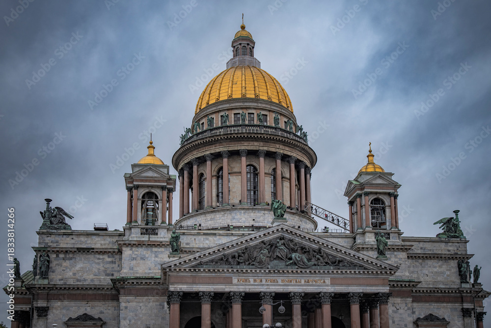 Fototapeta premium St. Isaac's Cathedral in St. Petersburg