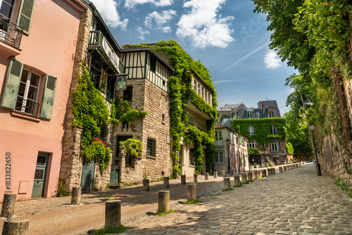 Fototapeta Naklejka Na Ścianę i Meble -  Paris France historic streets of Montmartre artist district