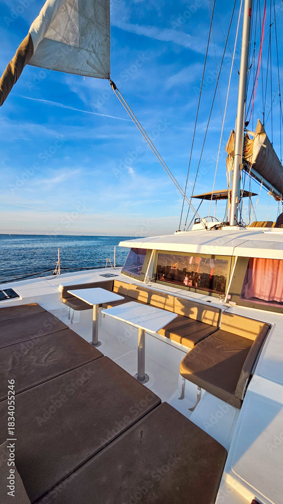 Obraz premium Stunning landscapes of Croatia featuring the Adriatic Sea, mountains, sunsets, yachts, and islands. Perfect for travel, nature, and coastal themes.