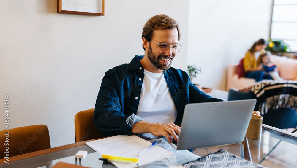 Obraz premium Professional man working on laptop at home