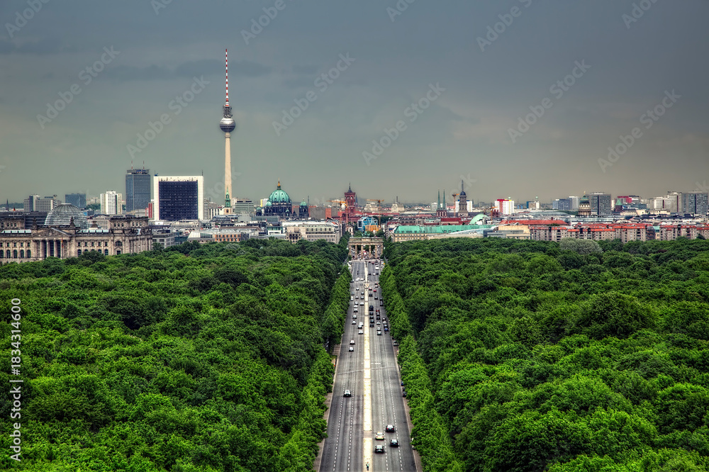Fototapeta premium Berlin from the Victory Column in Tiergarten