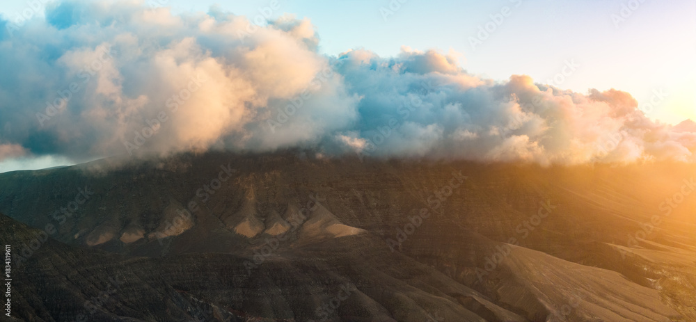 Fototapeta premium The Playa Larga is located in the southern part of the Jandía peninsula in Fuerteventura and is a wild and sprawling stretch of coastline, roughly 1.5 kilometers long