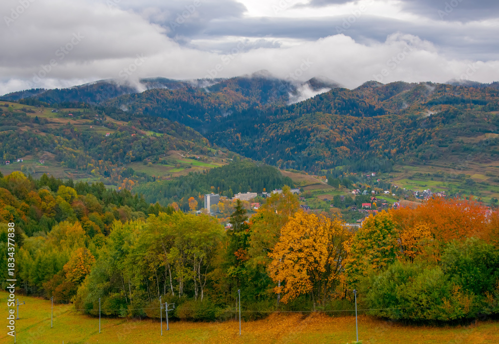Obraz premium Scenic autumn view of Pieniny mountains and Szczawnica spa resort from Ski Station Palenica on Szafranowka Mount, Poland. Szczawnica is one of the oldest and most beautiful spa resorts in Poland