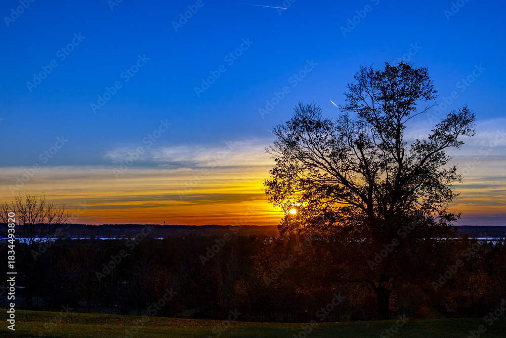 Fototapeta premium Sunset over the Mississippi River