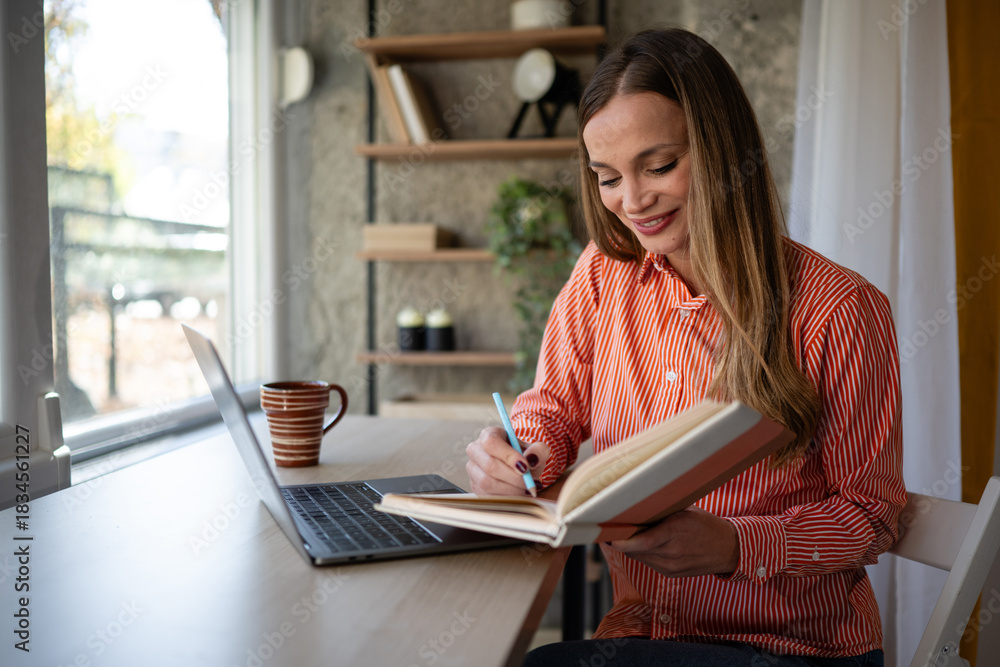 Obraz premium Woman writing notes working from home office