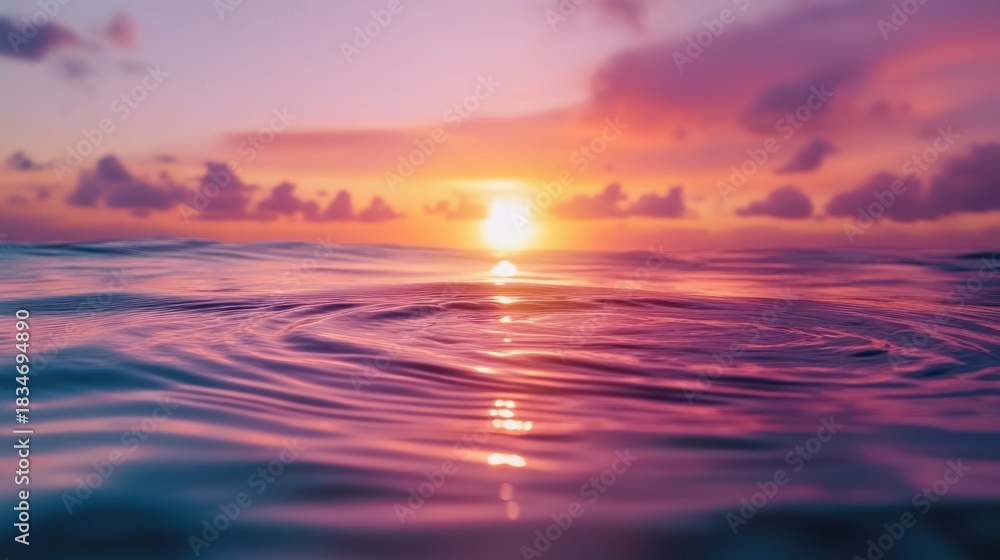 Obraz premium Sunrise over ocean water surface