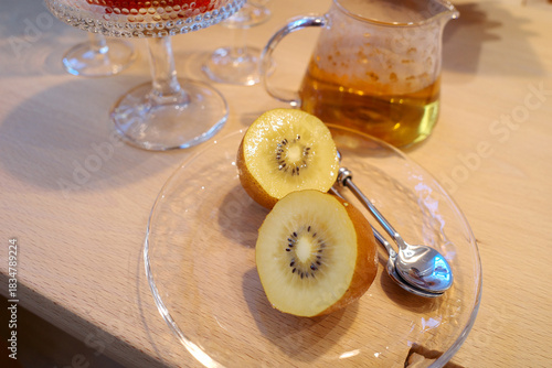 korea cafe fruit kiwi gold plate food