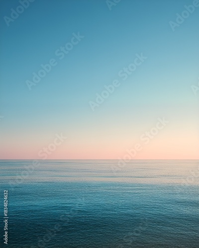 静かな水平線と淡いグラデーションの空の海景｜Minimal seascape with calm horizon and soft gradient sky