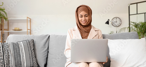 Muslim businesswoman workin...