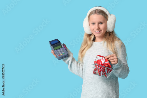 Cute girl holding shopping ...