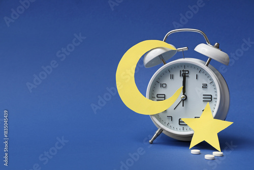 Alarm clock with sleeping p...