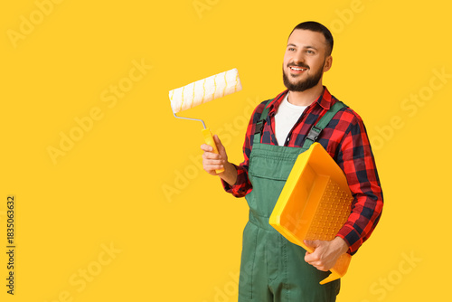 Male decorator with paint r...