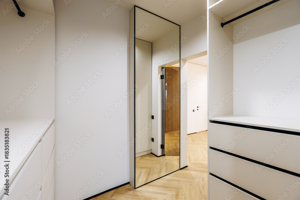 Fototapeta premium Luminous dressing zone showcasing large reflective mirror surface