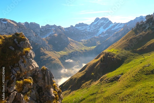 Berggipfel über dem Nebelmeer