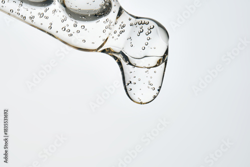 Cosmetic pipette dispensing serum creating bubbles