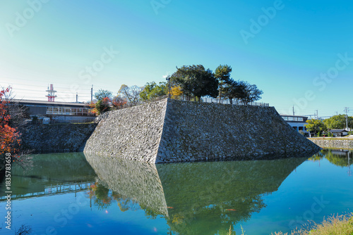 三原城天守台と三原駅