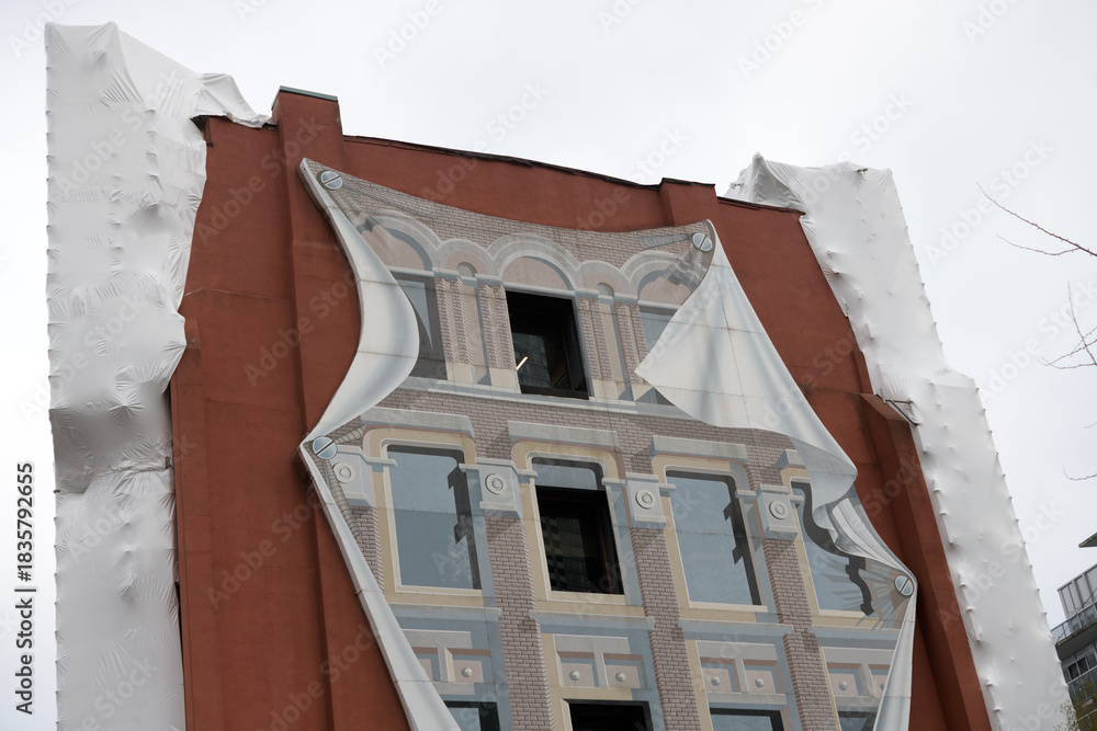Fototapeta premium view of Flatiron Mural by Derek Besant, 50 Park Path, Gooderham Building, Toronto