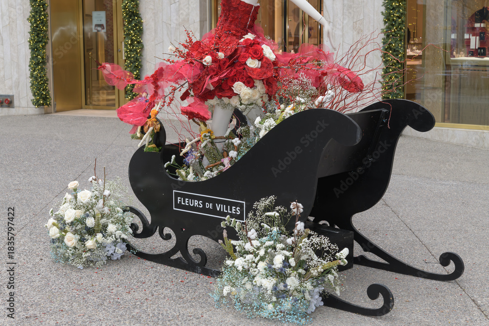 Naklejka premium sleigh with floral display at Fleurs de Villes NOËL Bloor-Yorkville, Toronto