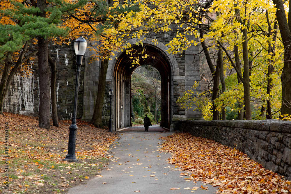 Fototapeta premium Fort Tryon Park during autumn season