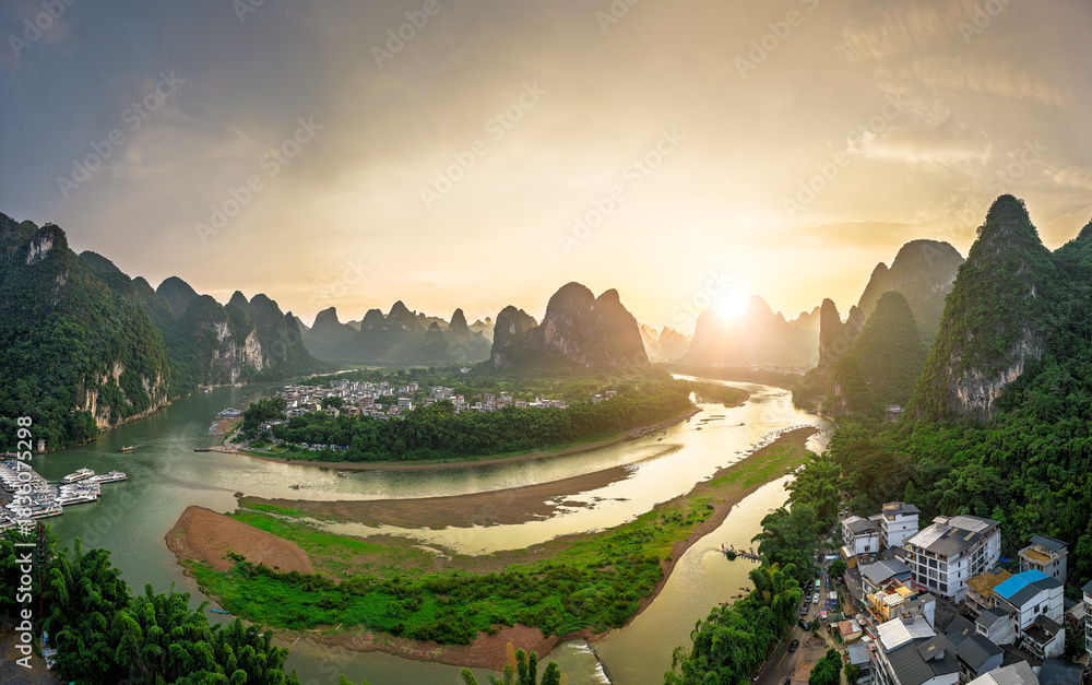 Obraz premium Aerial view of beautiful karst mountains and winding river at sunset in Guilin.