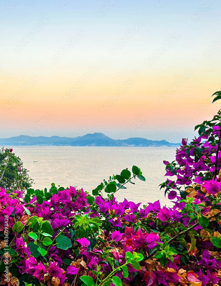 Fototapeta premium Sunset over the Tyrrhenian Sea.