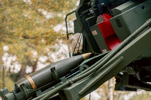 Tableau sur toile artillery shell 155 mm on combat vehicle platform