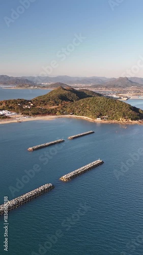日本のドローン映像　夕日に照らされる瀬戸内海沿岸を空撮