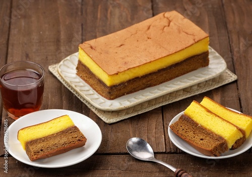 Fotografía Lapis Mandarin is two layers cake completed with pineapple jam between the layer