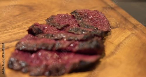 日本の映像　クジラ肉のローストビーフ