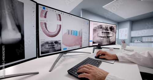 Fotografie Dentist Examines Dental X-ray Images On Computer Screen