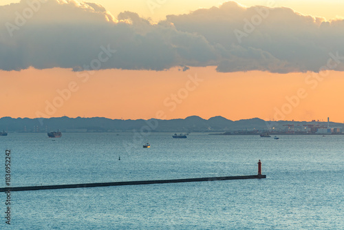 神奈川県川崎市東扇島から望む東京湾