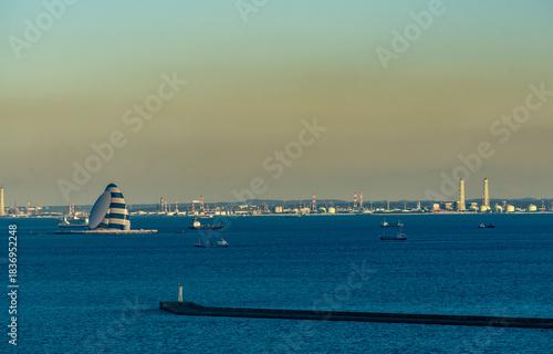 神奈川県川崎市東扇島から望む東京湾