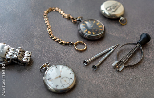 repair of mechanical watches of any complexity.Opening old watches with your own hands.A tool for removing arrows.