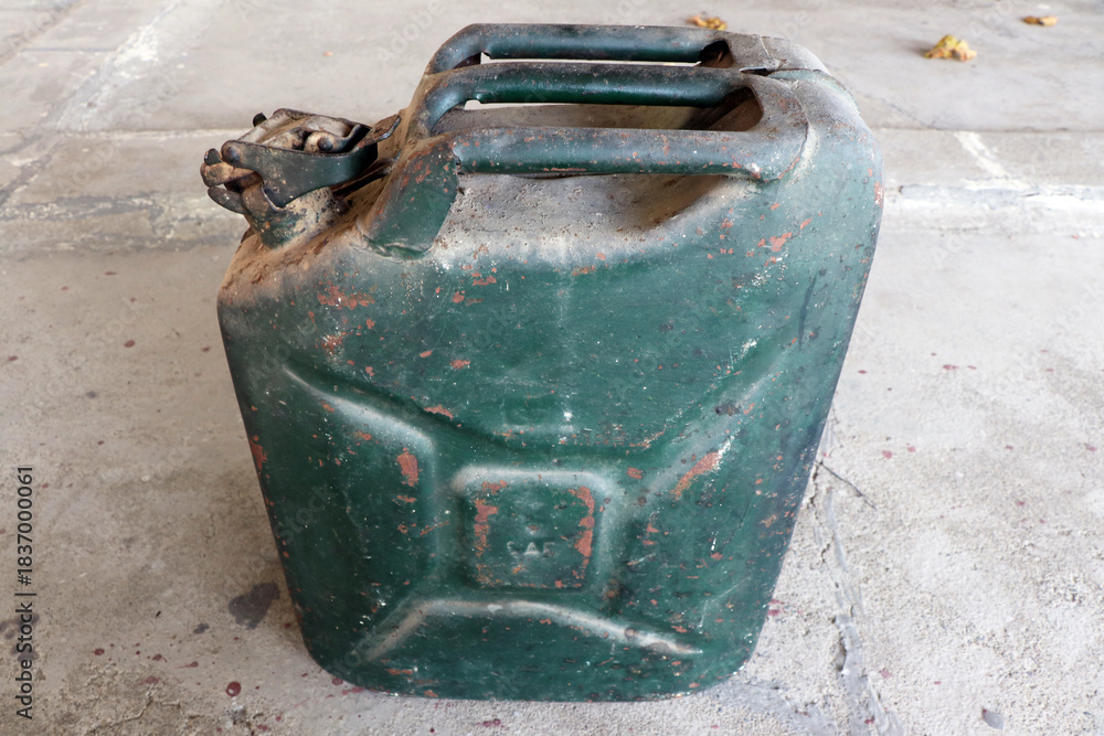 Φωτογραφία jerrycans used  to transport vital fuels like gasoline (petrol), diesel, and sometimes kerosene during world war 2