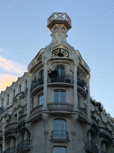 arquitetura paris frança vista cidade antigo igreja necolassico eiffel