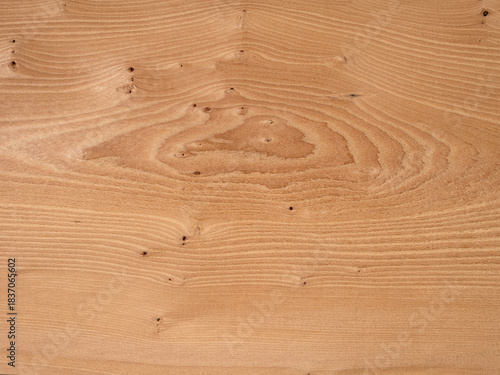 Konstfotografi Warm Eibe veneer wood surface showcasing natural whorl patterns and knots