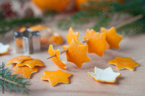 Orange peel idea for festive zero-waste decorations - ornaments ready to decorate a Christmas tree. Reuse citrus scraps for seasonal decor.
