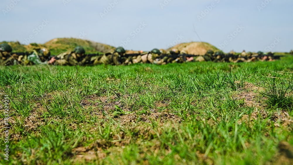 Obraz premium Modern Russian soldiers during training at the training ground
