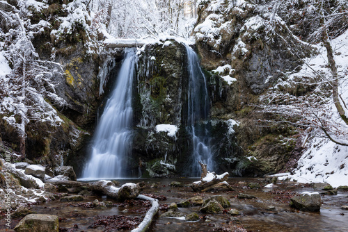 Josefsthaler Wasserfall beim Schliersee, Bayern, im Winter