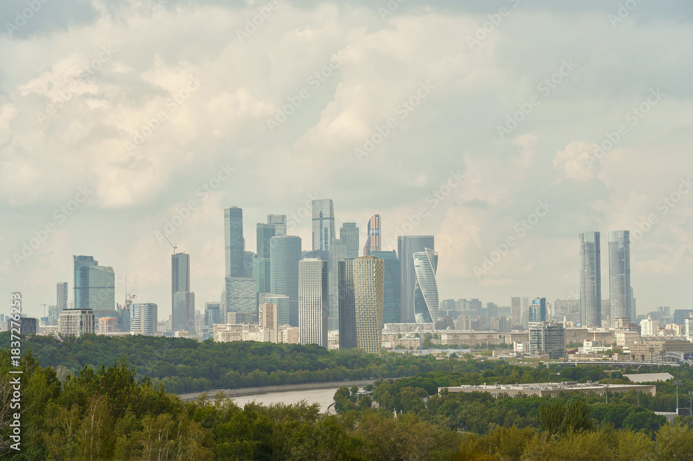 Obraz premium Panoramic view of the city of Moscow from the observation deck