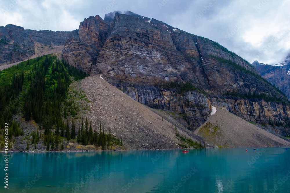 Obraz premium People Enjoy Canoeing on a Lake in Banff, Canada During Summer